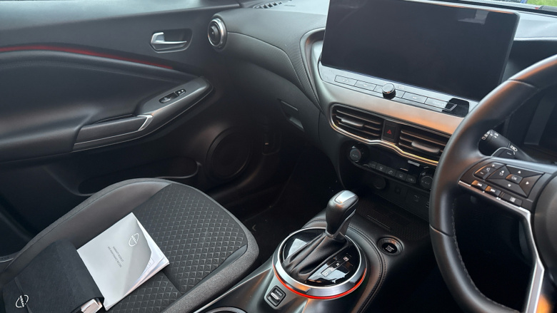 Nissan Juke 1.0 DiG-T N-Connecta 5dr DCT Petrol Hatchback